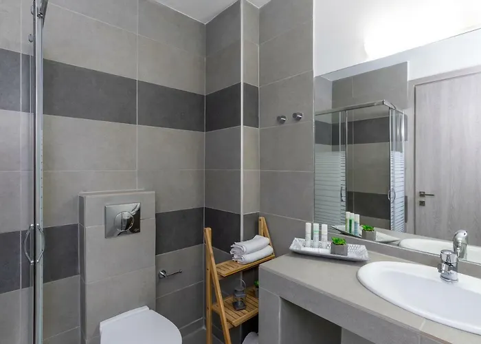 Rose Master Bedroom דירה *
